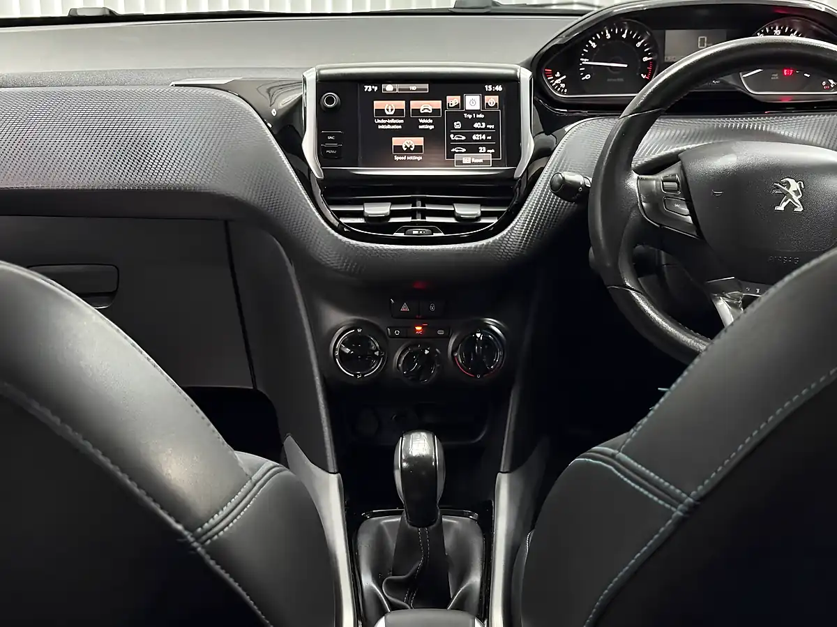 Used 2015 Peugeot 2008 Urban Cross Green - Interior and Exterior details 16