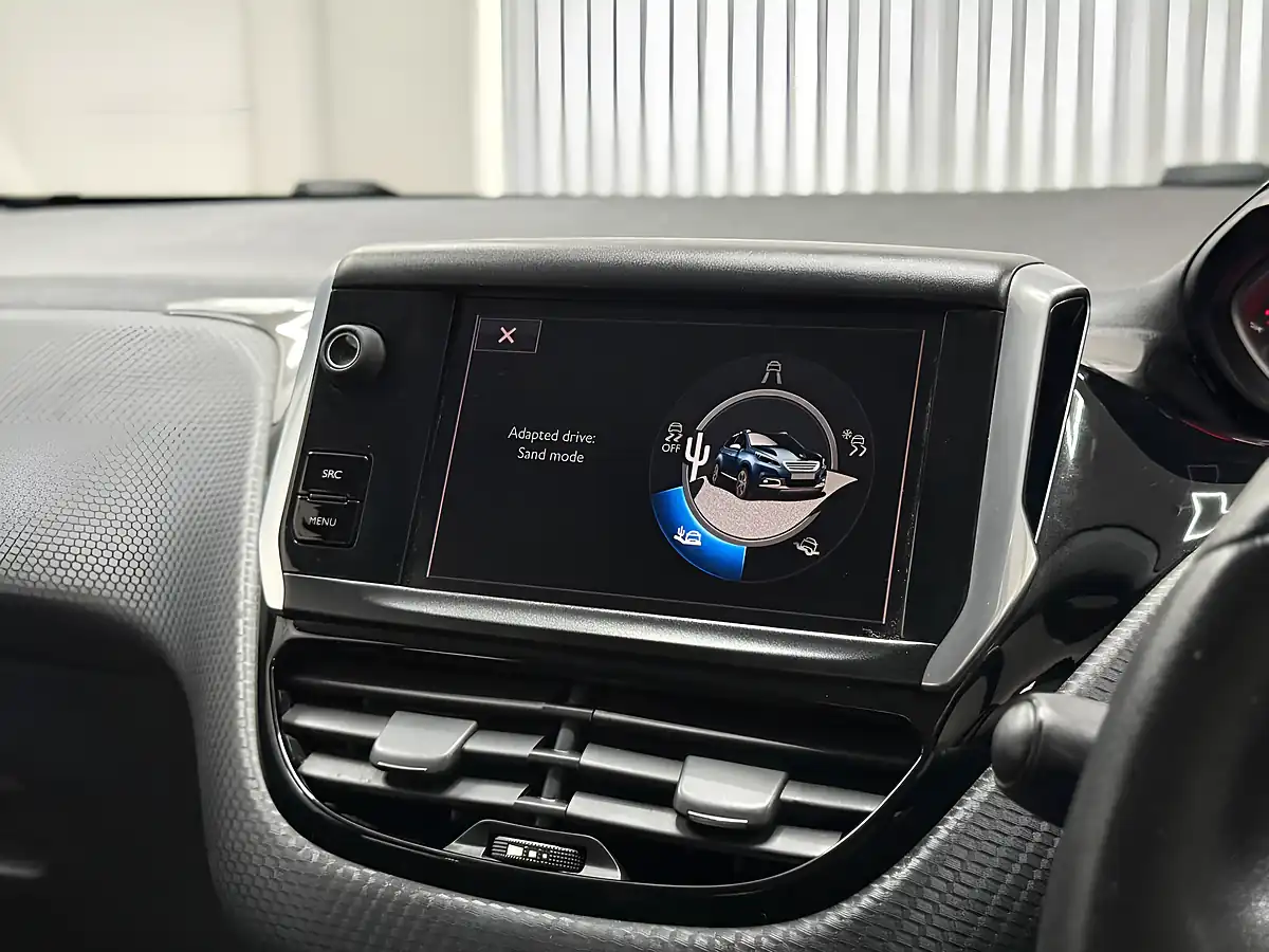 Used 2015 Peugeot 2008 Urban Cross Green - Interior and Exterior details 20