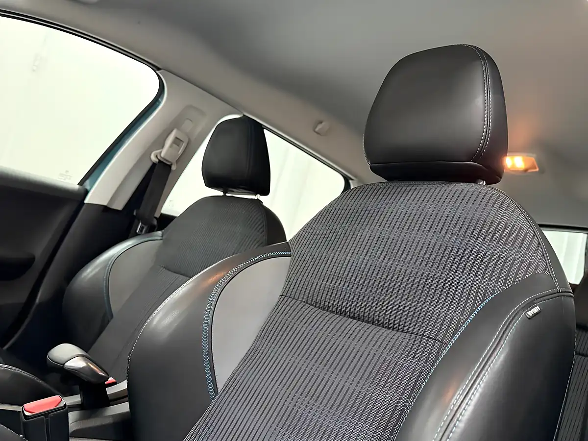 Used 2015 Peugeot 2008 Urban Cross Green - Interior and Exterior details 3