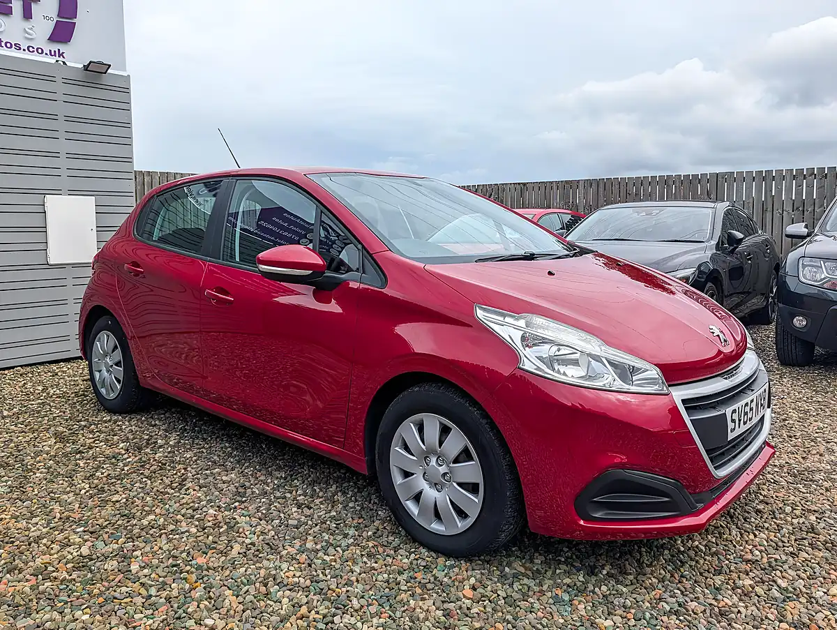 Used 2015 Peugeot 208 Access Red - Front View