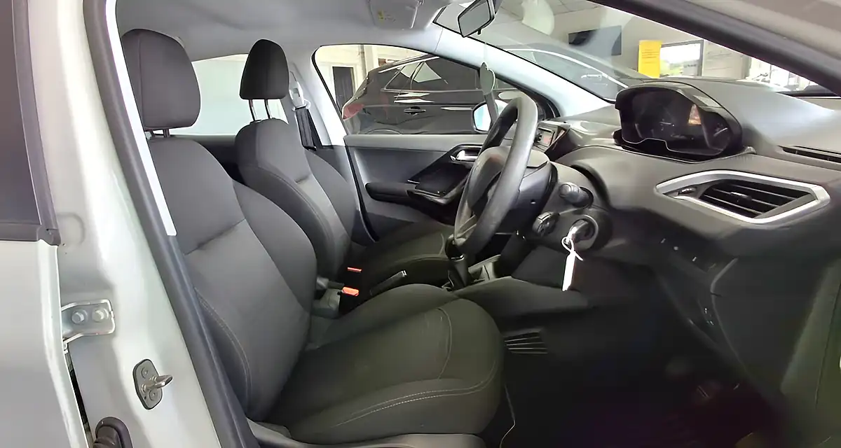 Used 2015 Peugeot 208 Access White - Interior and Exterior details 11