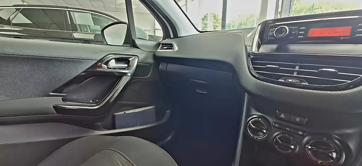 Used 2015 Peugeot 208 Access White - Interior and Exterior details 18