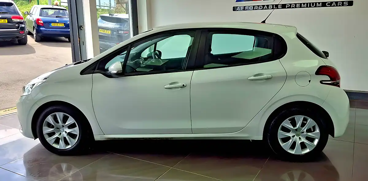 Used 2015 Peugeot 208 Access White - Interior and Exterior details 2