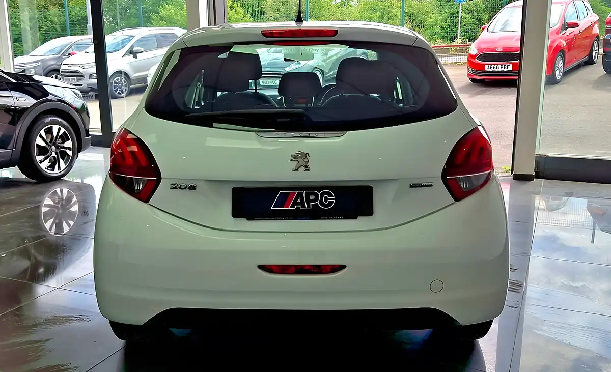 Used 2015 Peugeot 208 Access White - Interior and Exterior details 4