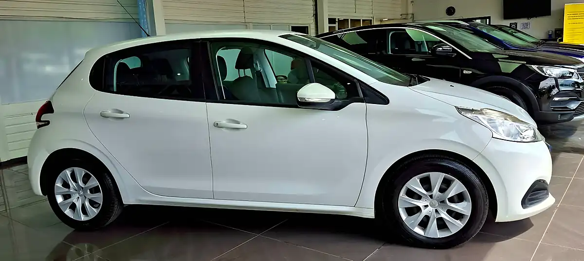 Used 2015 Peugeot 208 Access White - Interior and Exterior details 6