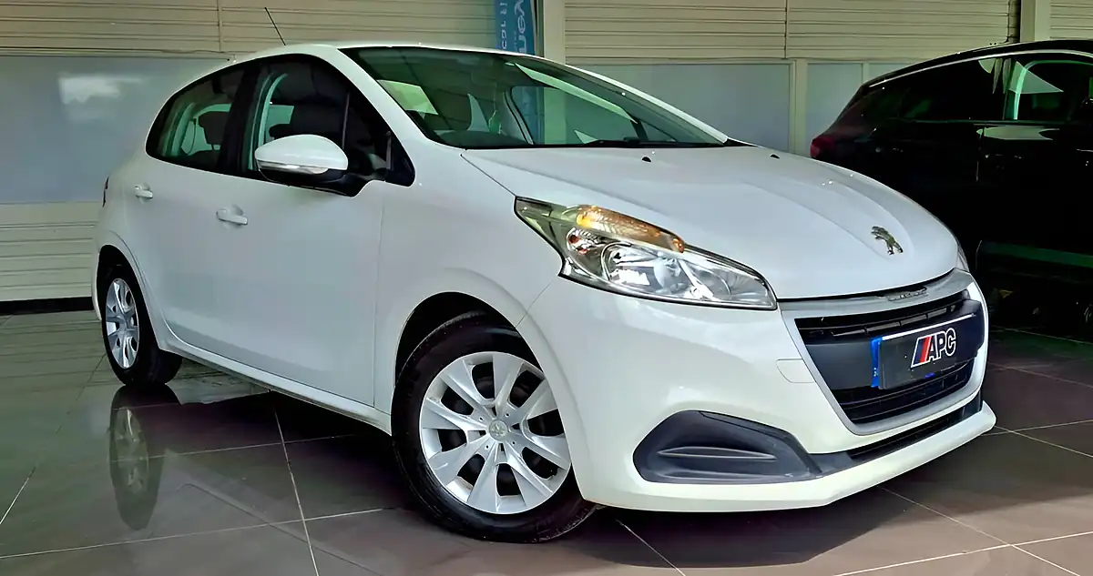 Used 2015 Peugeot 208 Access White - Interior and Exterior details 9