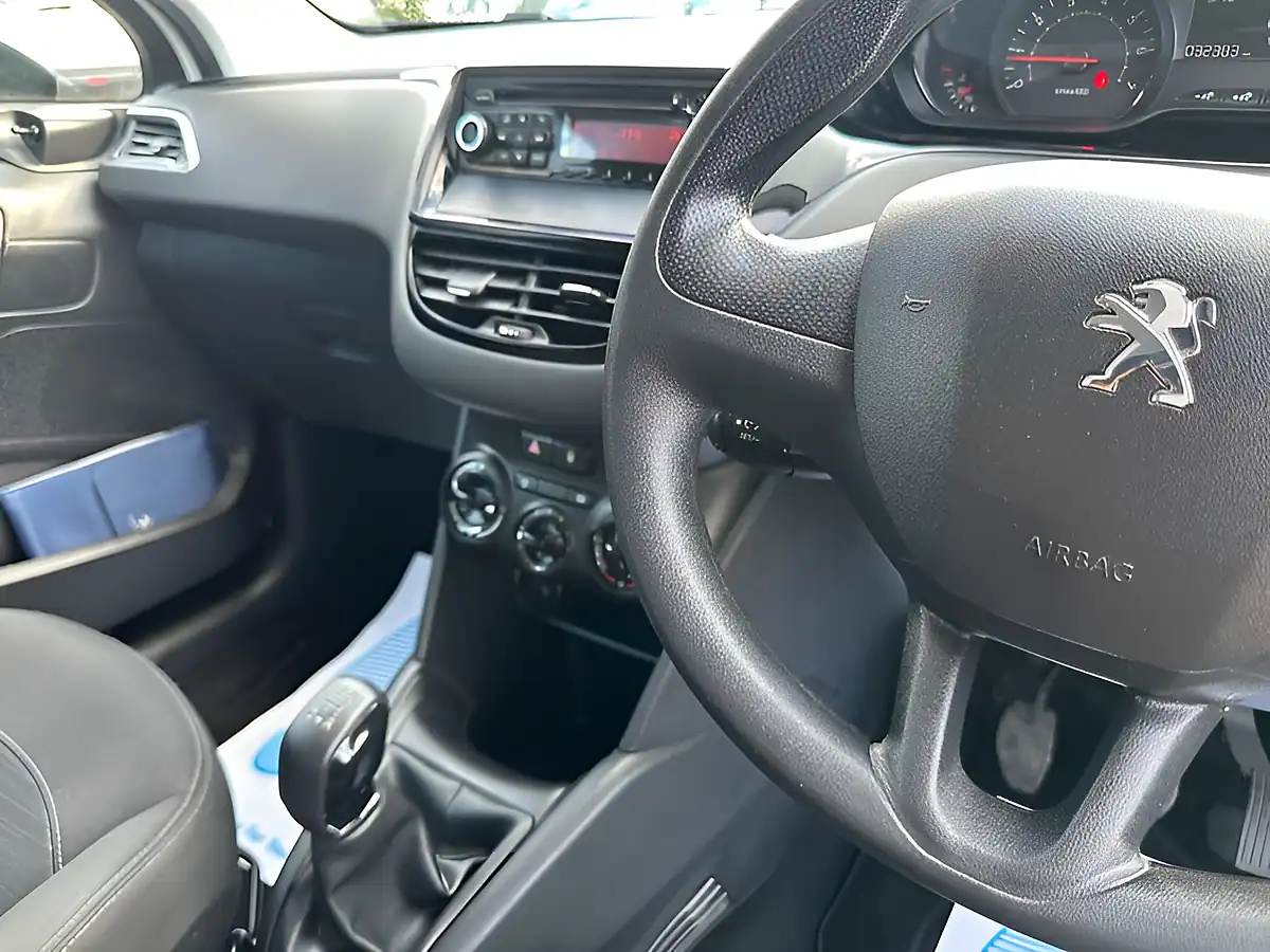 Used 2015 Peugeot 208 Access White - Interior and Exterior details 10