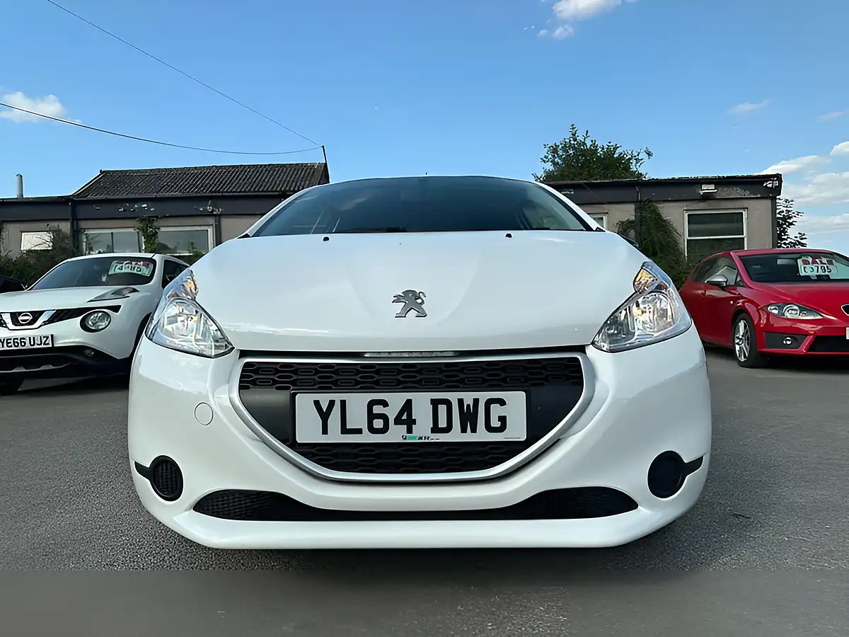 Used 2015 Peugeot 208 Access White - Interior and Exterior details 12