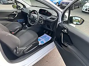 Used 2015 Peugeot 208 Access White - Interior and Exterior details 15