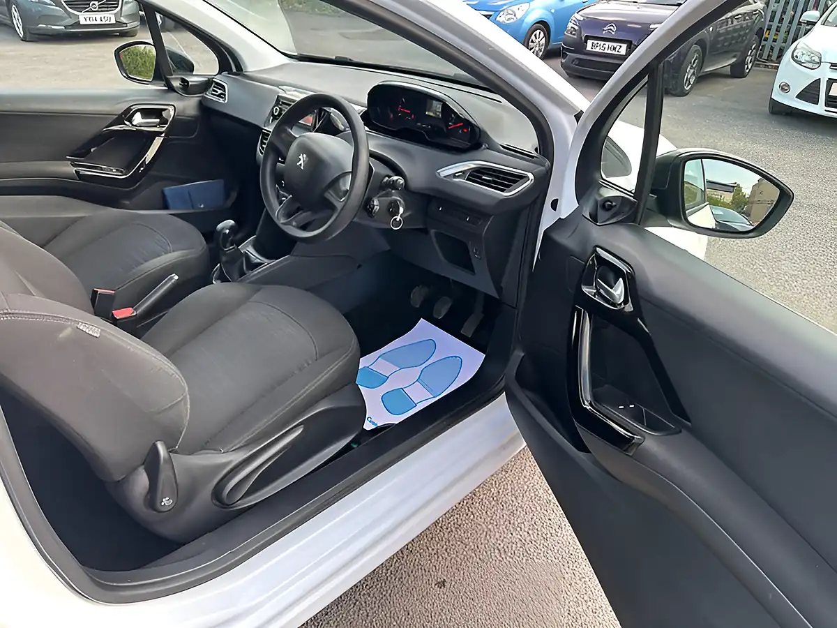 Used 2015 Peugeot 208 Access White - Interior and Exterior details 15