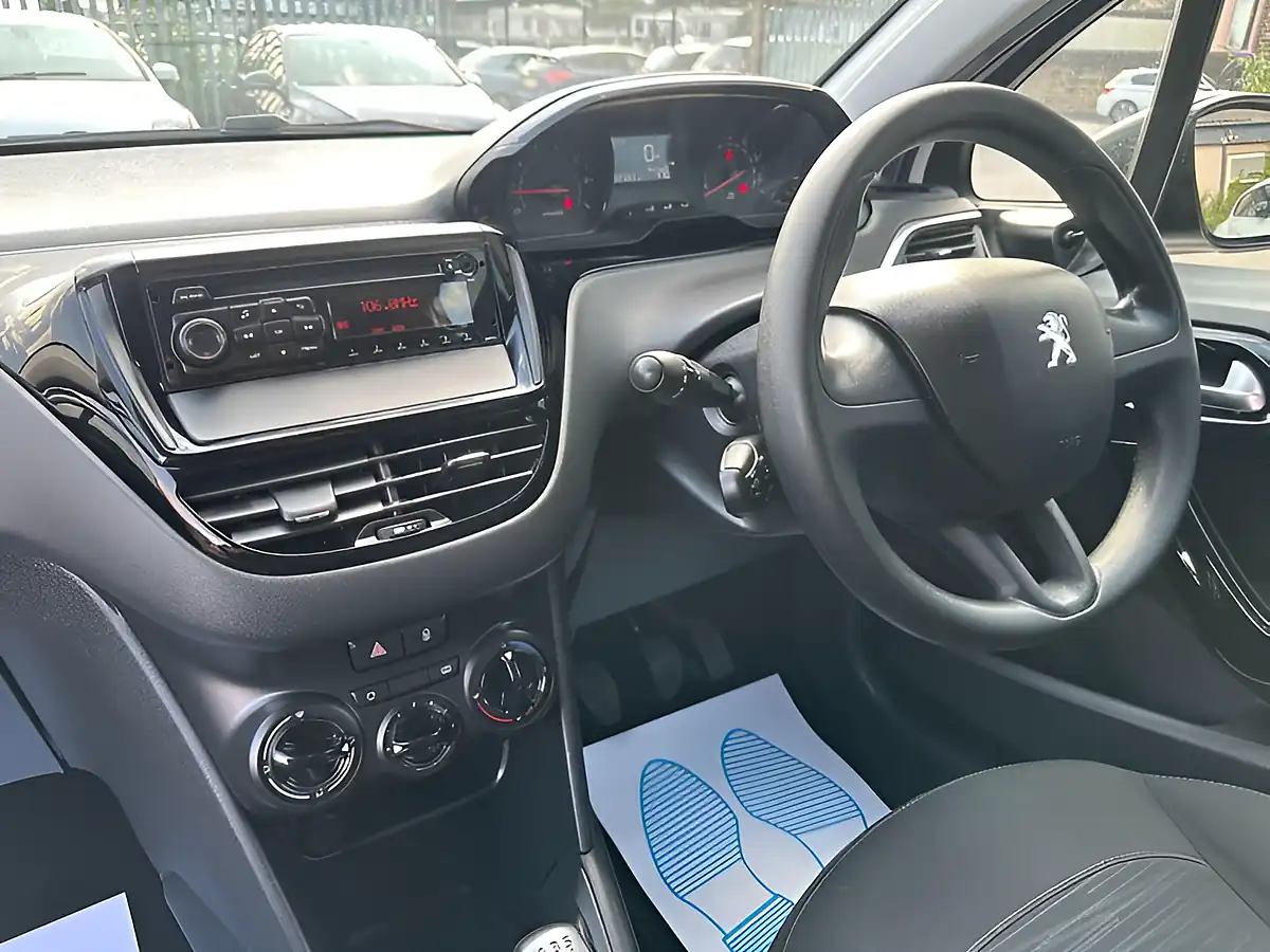 Used 2015 Peugeot 208 Access White - Interior and Exterior details 18