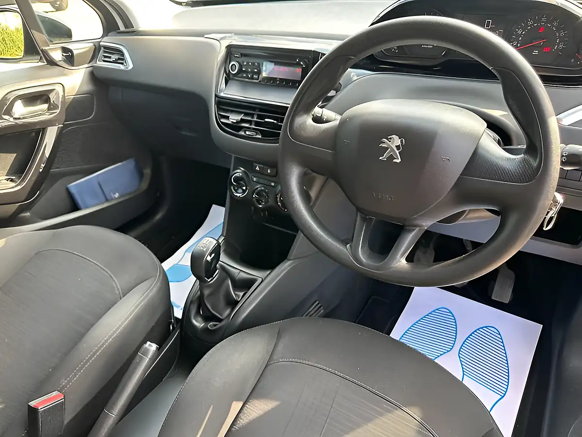Used 2015 Peugeot 208 Access White - Interior and Exterior details 2