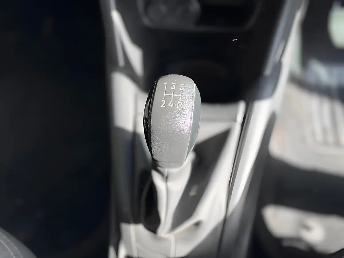 Used 2015 Peugeot 208 Active Blue - Interior and Exterior details 10