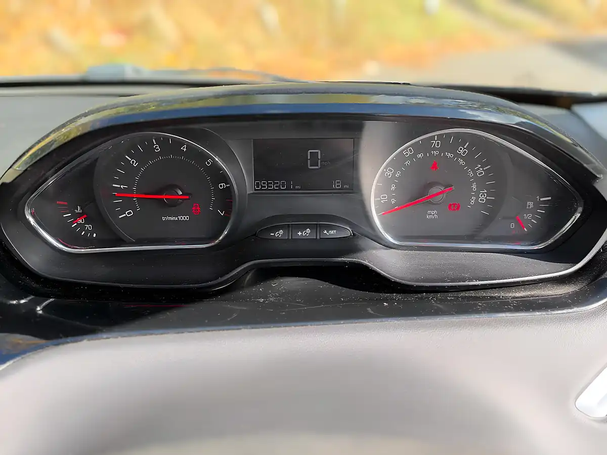 Used 2015 Peugeot 208 Active Blue - Interior and Exterior details 15