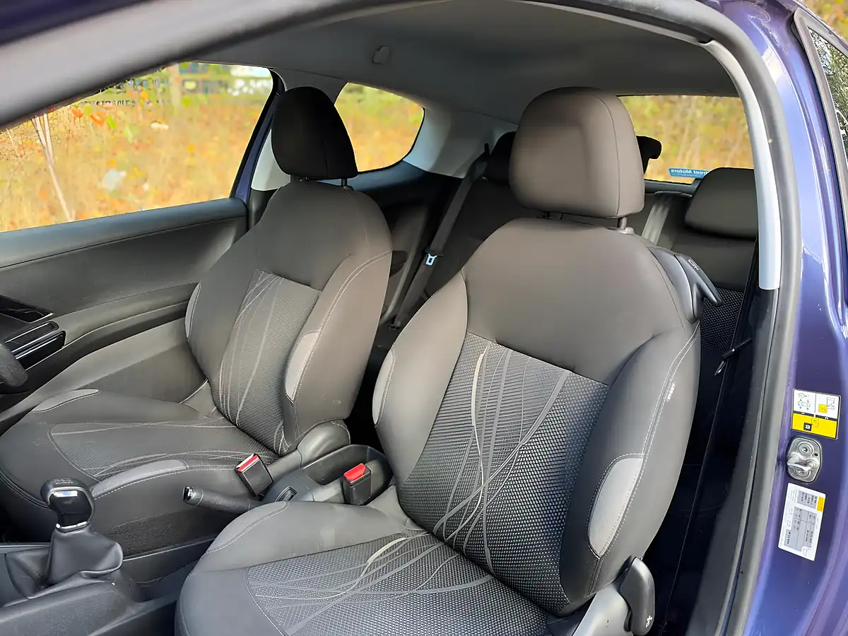 Used 2015 Peugeot 208 Active Blue - Interior and Exterior details 17
