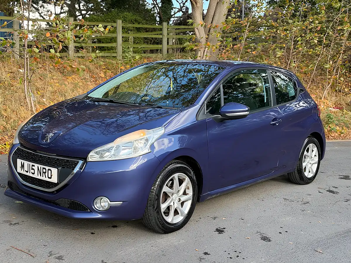 Used 2015 Peugeot 208 Active Blue - Interior and Exterior details 3