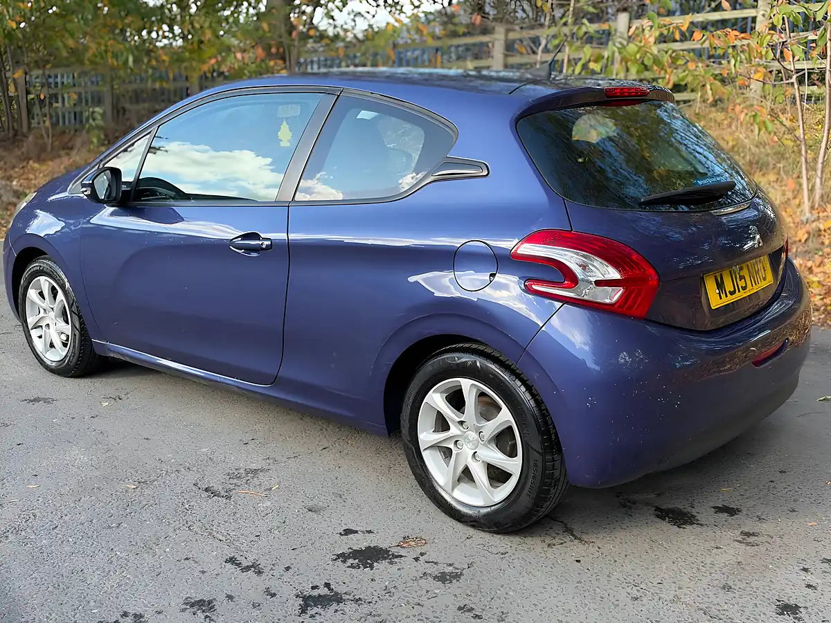 Used 2015 Peugeot 208 Active Blue - Interior and Exterior details 5