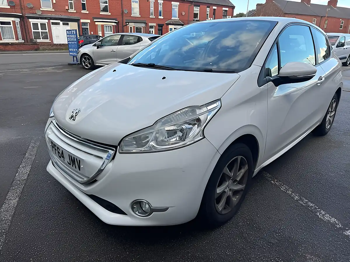 Used 2015 Peugeot 208 Active Pure White - Interior and Exterior details 2