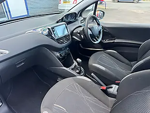 Used 2015 Peugeot 208 Active Pure White - Interior and Exterior details 4
