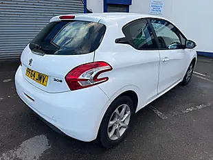 Used 2015 Peugeot 208 Active Pure White - Interior and Exterior details 6