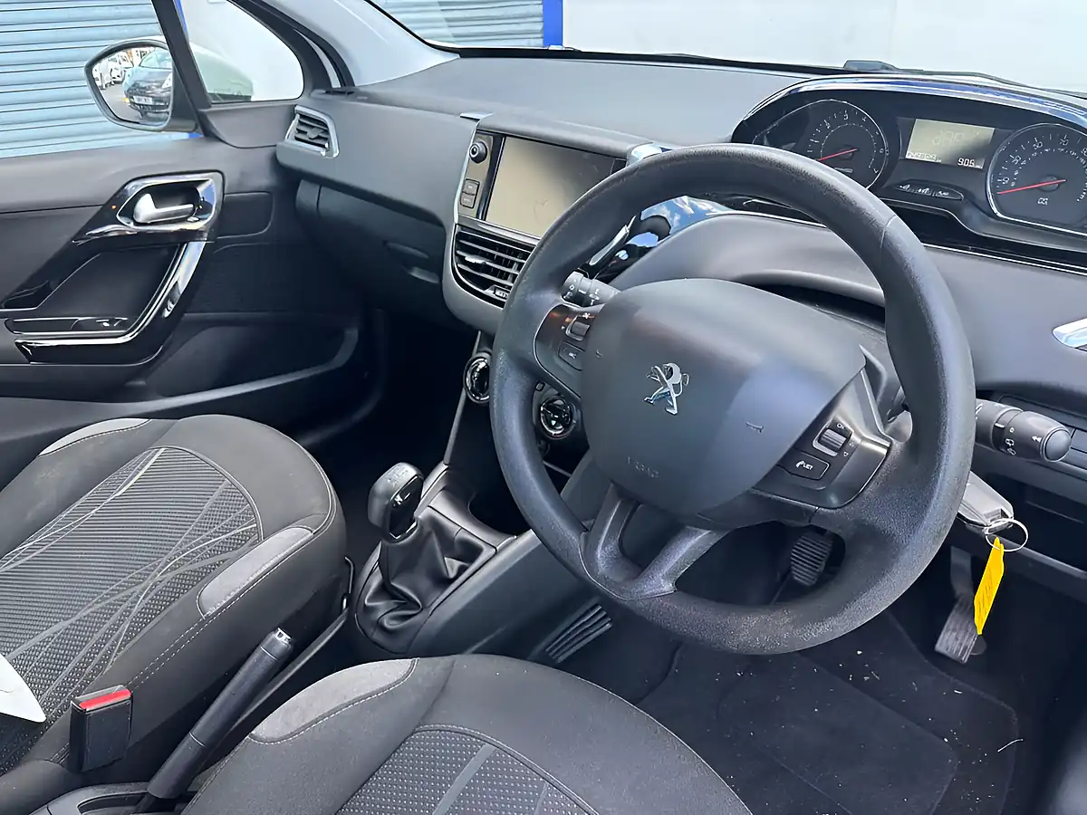 Used 2015 Peugeot 208 Active Pure White - Interior and Exterior details 8