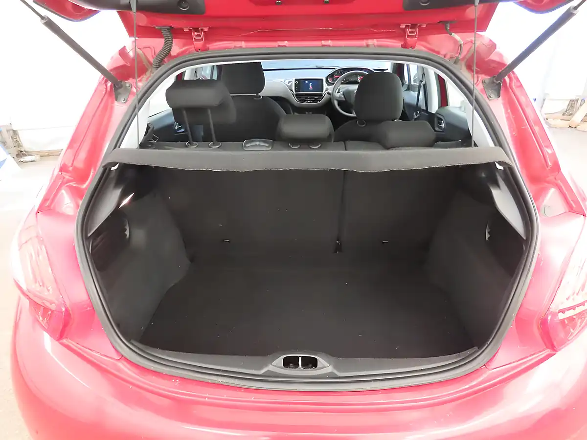 Used 2015 Peugeot 208 Active Red - Interior and Exterior details 6