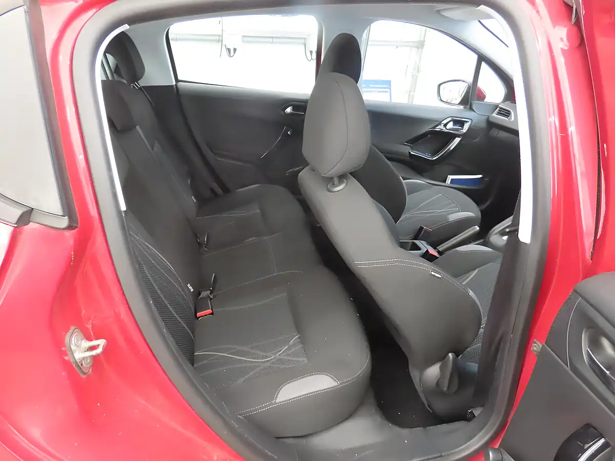 Used 2015 Peugeot 208 Active Red - Interior and Exterior details 9