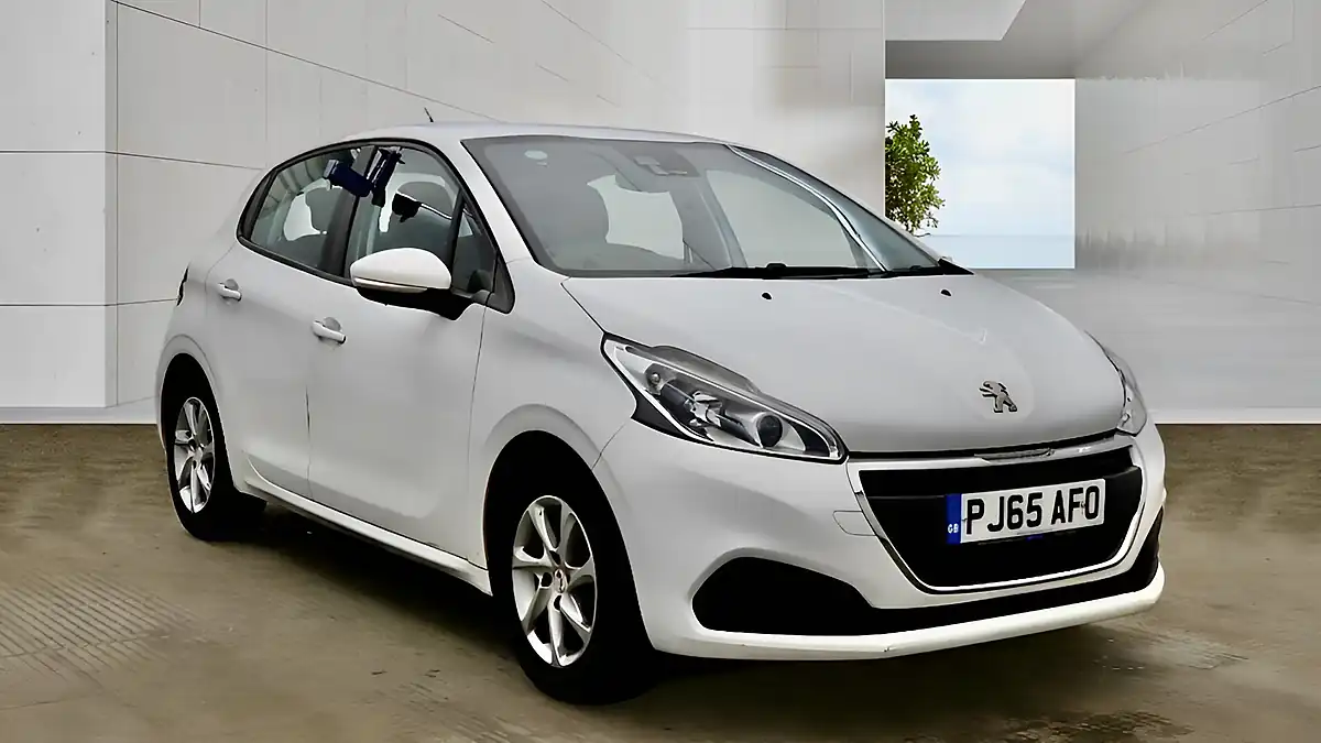 Used 2015 Peugeot 208 Active White - Front View
