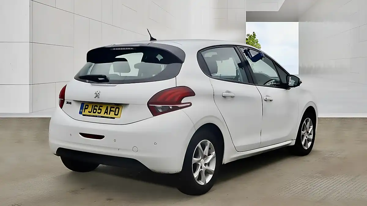 Used 2015 Peugeot 208 Active White - Interior and Exterior details 5