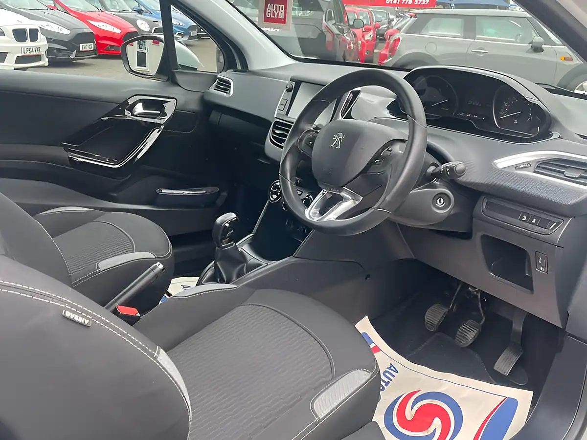 Used 2015 Peugeot 208 Active White - Interior and Exterior details 10