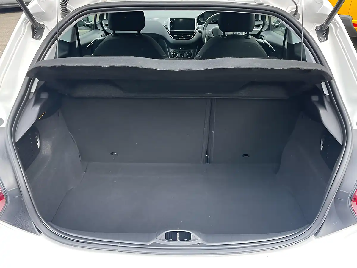 Used 2015 Peugeot 208 Active White - Interior and Exterior details 12