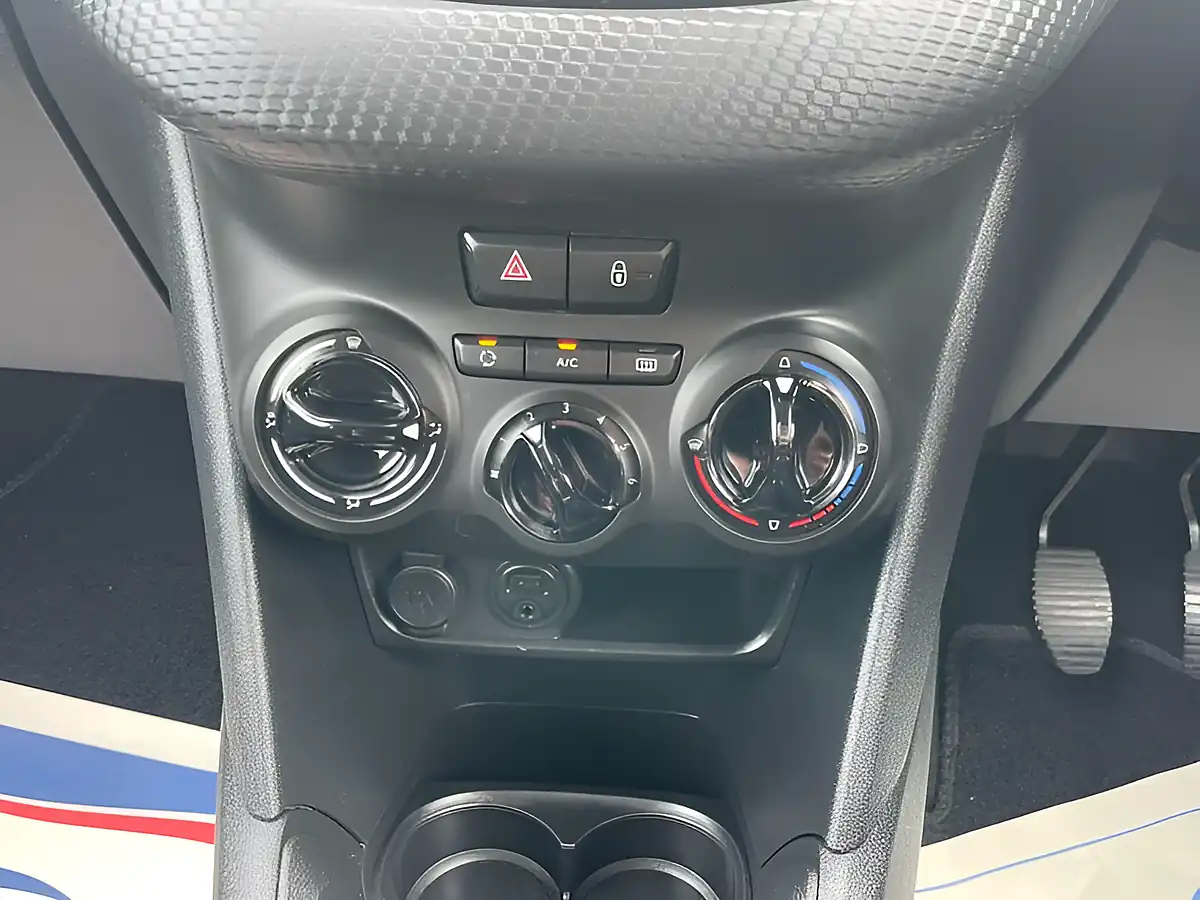 Used 2015 Peugeot 208 Active White - Interior and Exterior details 17