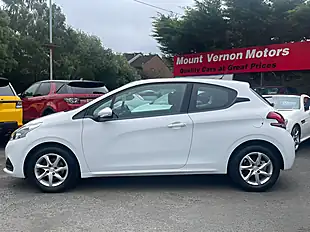 Used 2015 Peugeot 208 Active White - Interior and Exterior details 3