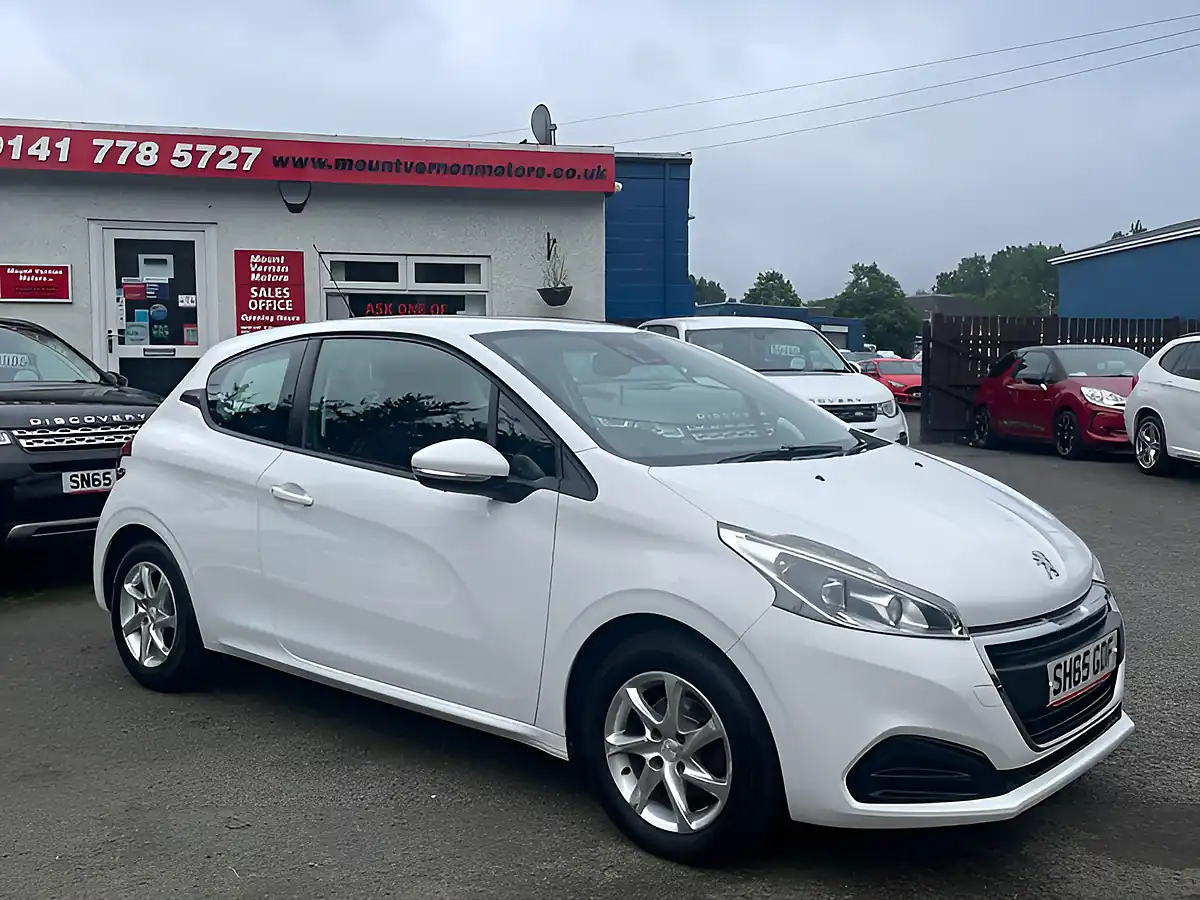 Used 2015 Peugeot 208 Active White - Interior and Exterior details 8
