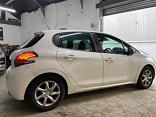 Used 2015 Peugeot 208 Active White - Interior and Exterior details 11
