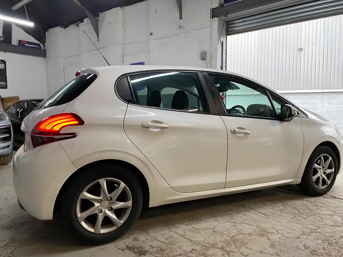 Used 2015 Peugeot 208 Active White - Interior and Exterior details 11