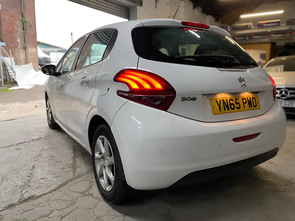 Used 2015 Peugeot 208 Active White - Interior and Exterior details 4