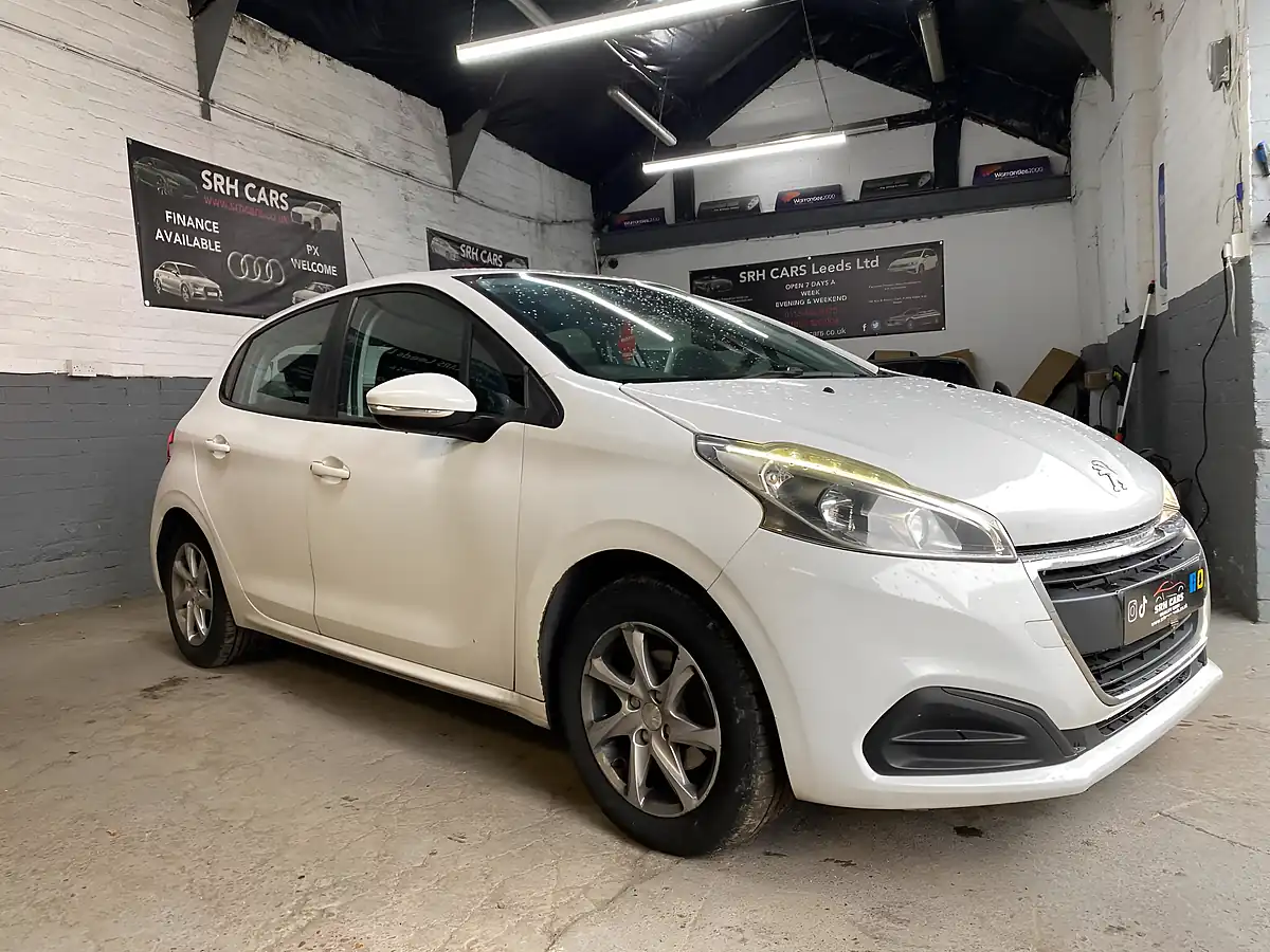 Used 2015 Peugeot 208 Active White - Interior and Exterior details 6