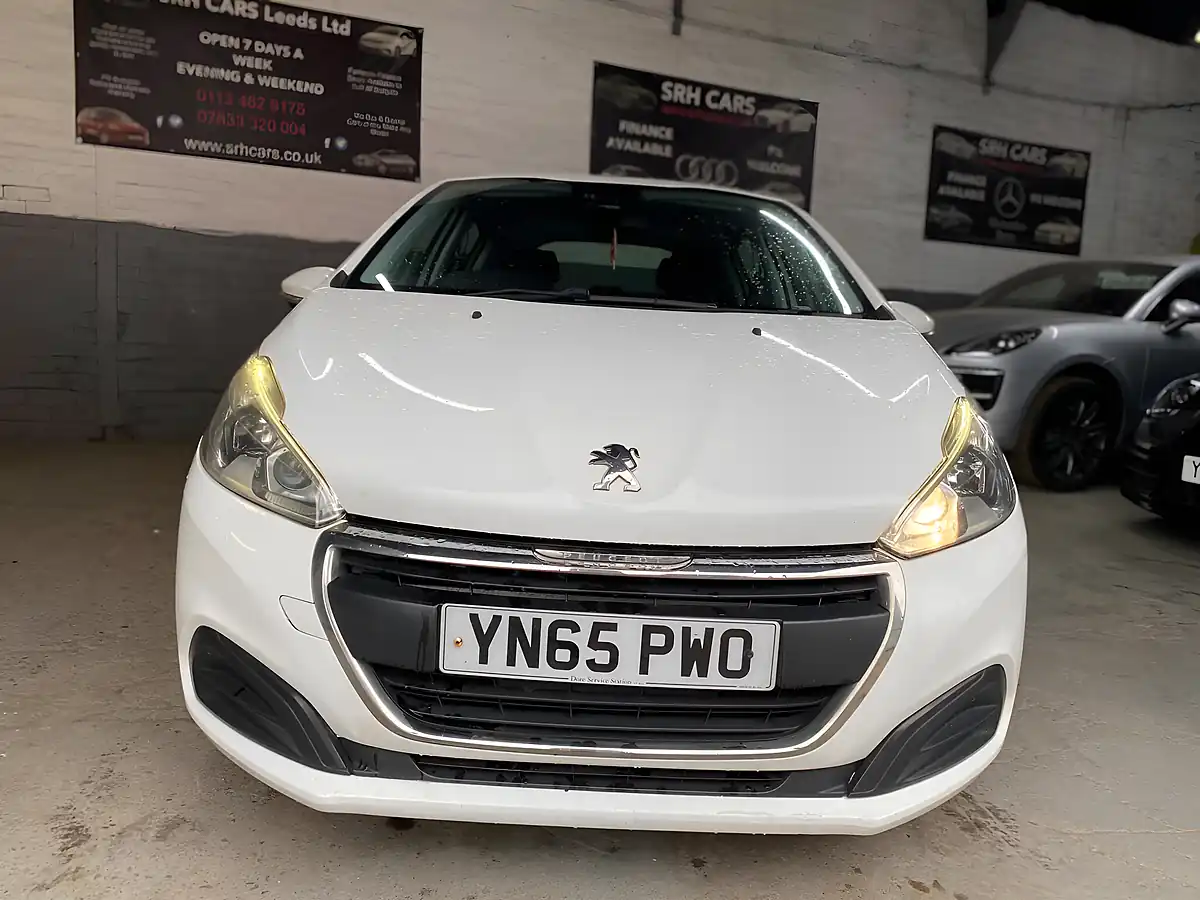 Used 2015 Peugeot 208 Active White - Interior and Exterior details 7