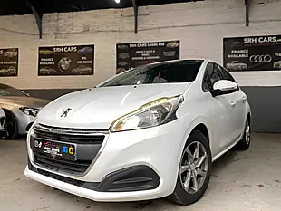 Used 2015 Peugeot 208 Active White - Interior and Exterior details 8