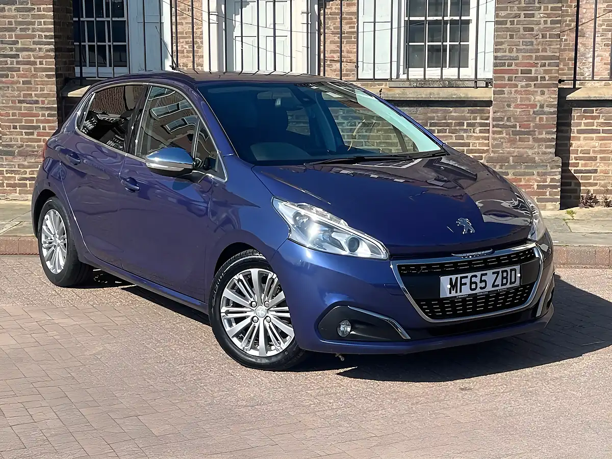 Used 2015 Peugeot 208 Allure Blue - Front View