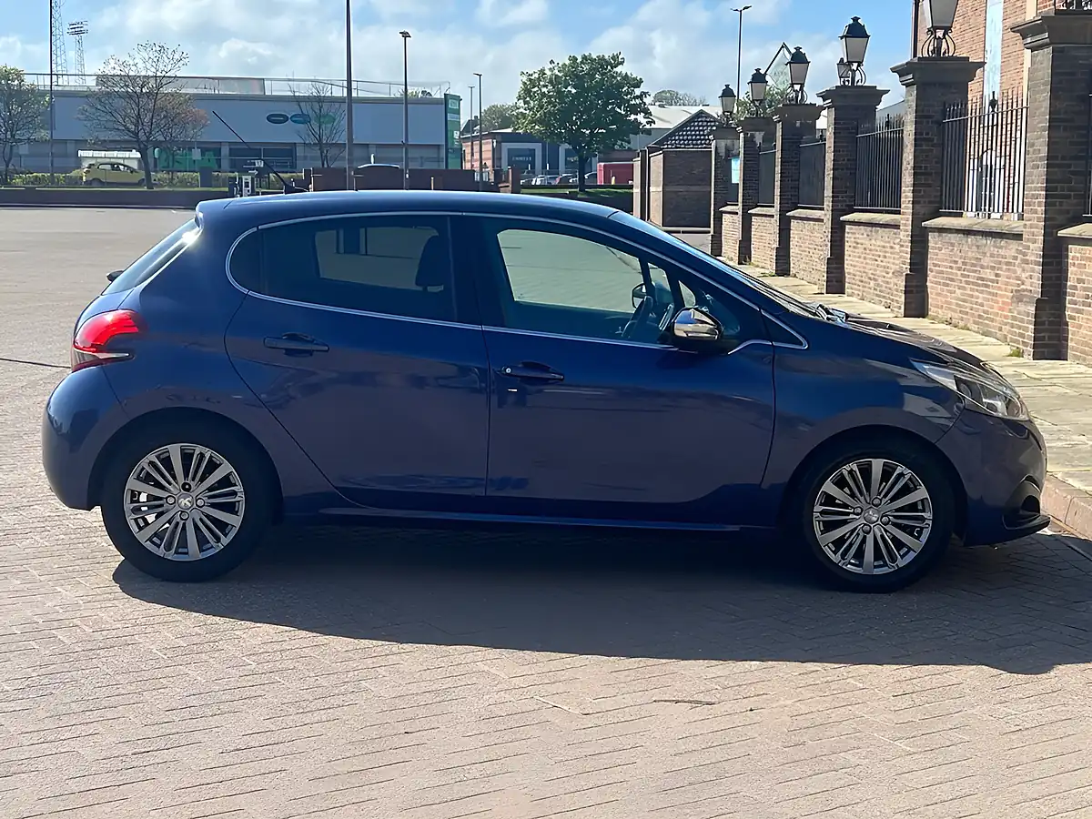 Used 2015 Peugeot 208 Allure Blue - Interior and Exterior details 16