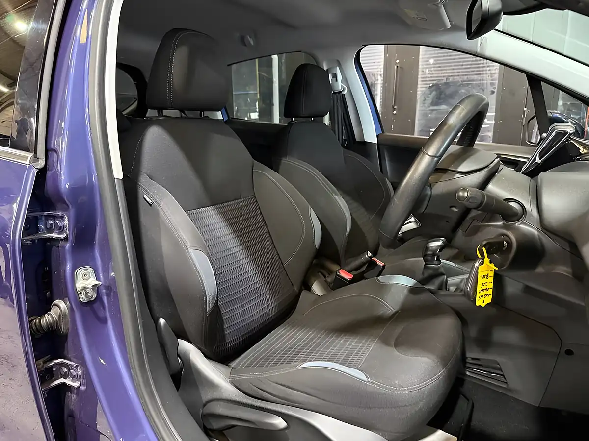 Used 2015 Peugeot 208 Allure Blue - Interior and Exterior details 11