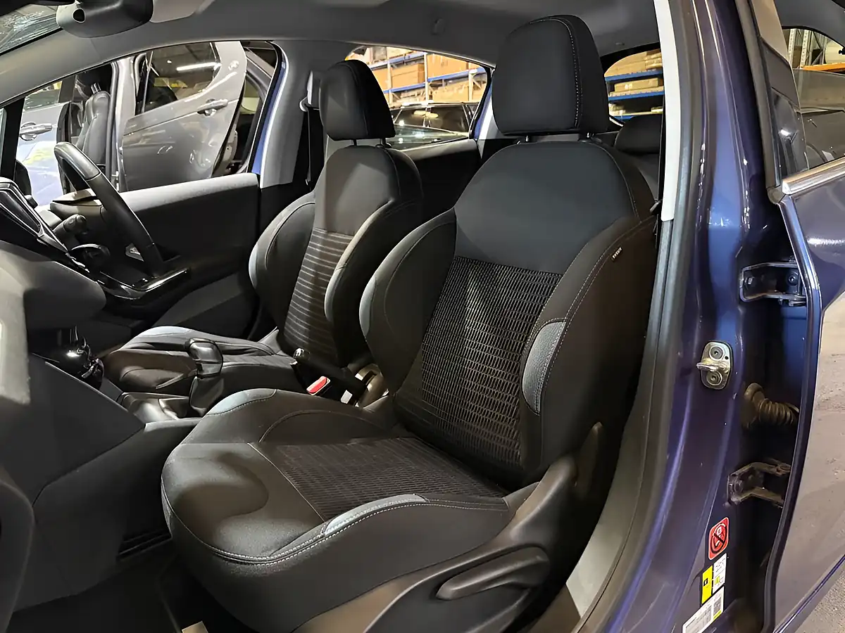 Used 2015 Peugeot 208 Allure Blue - Interior and Exterior details 16