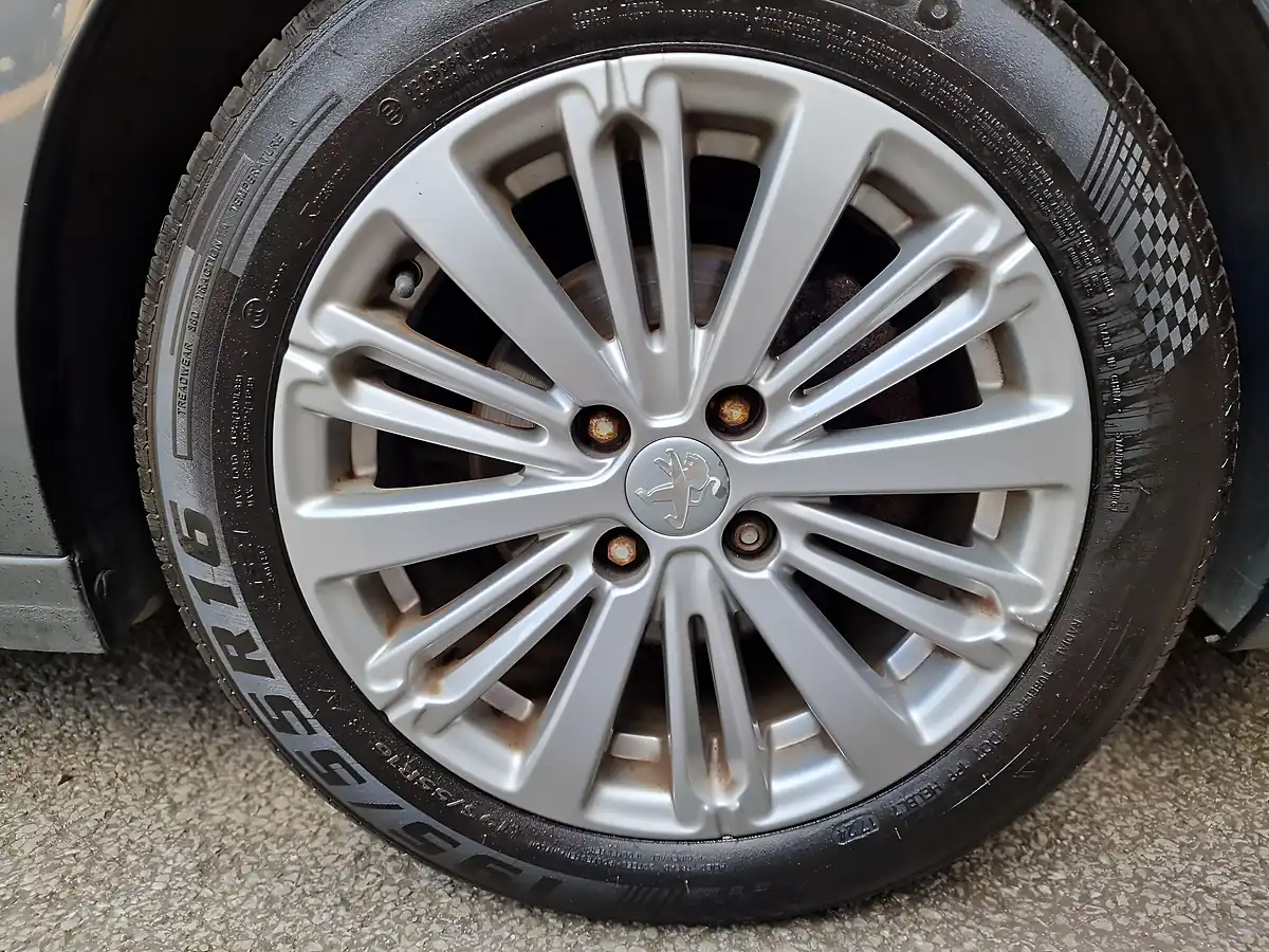 Used 2015 Peugeot 208 Allure Grey - Interior and Exterior details 14