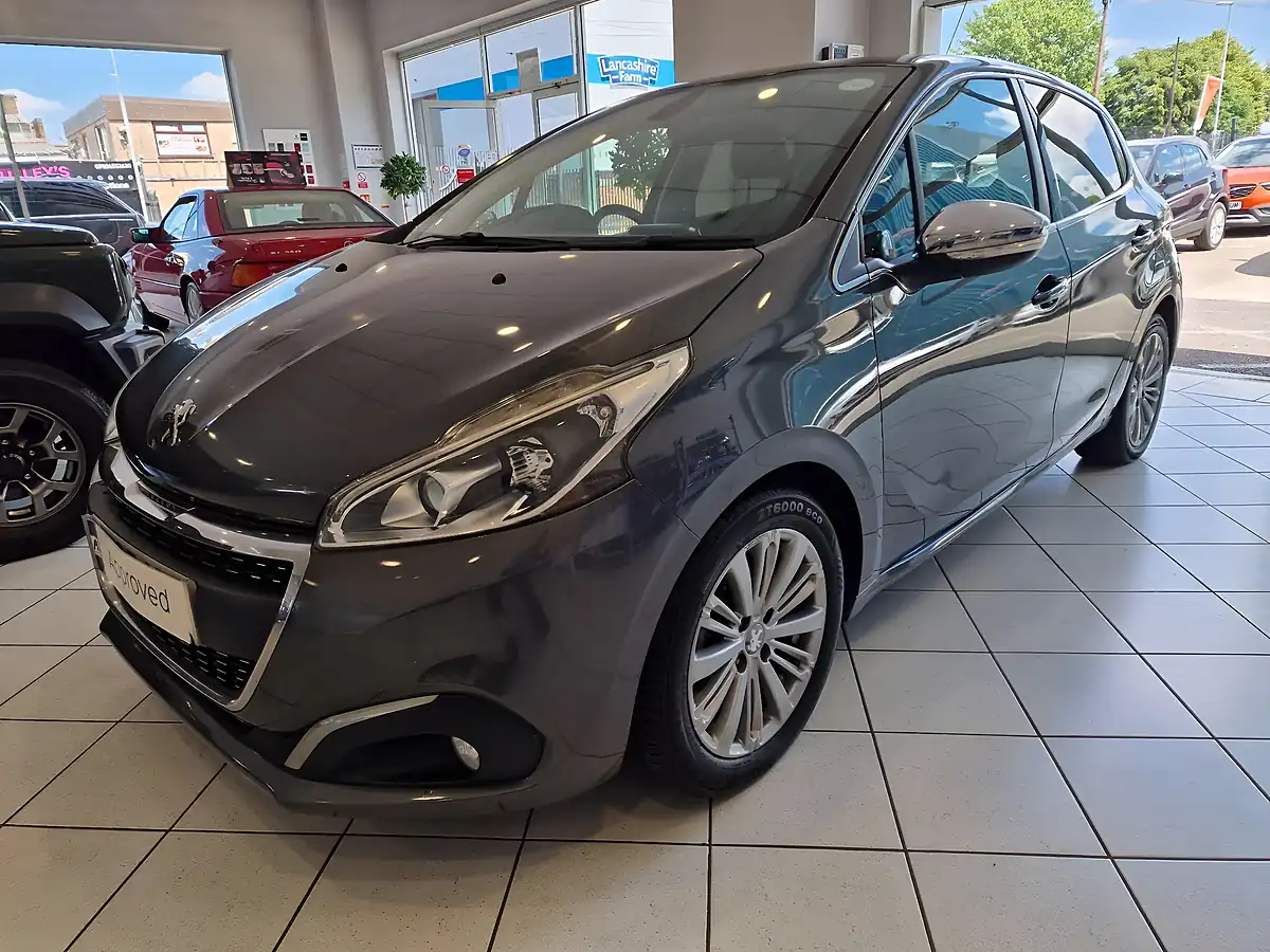 Used 2015 Peugeot 208 Allure Grey - Interior and Exterior details 3