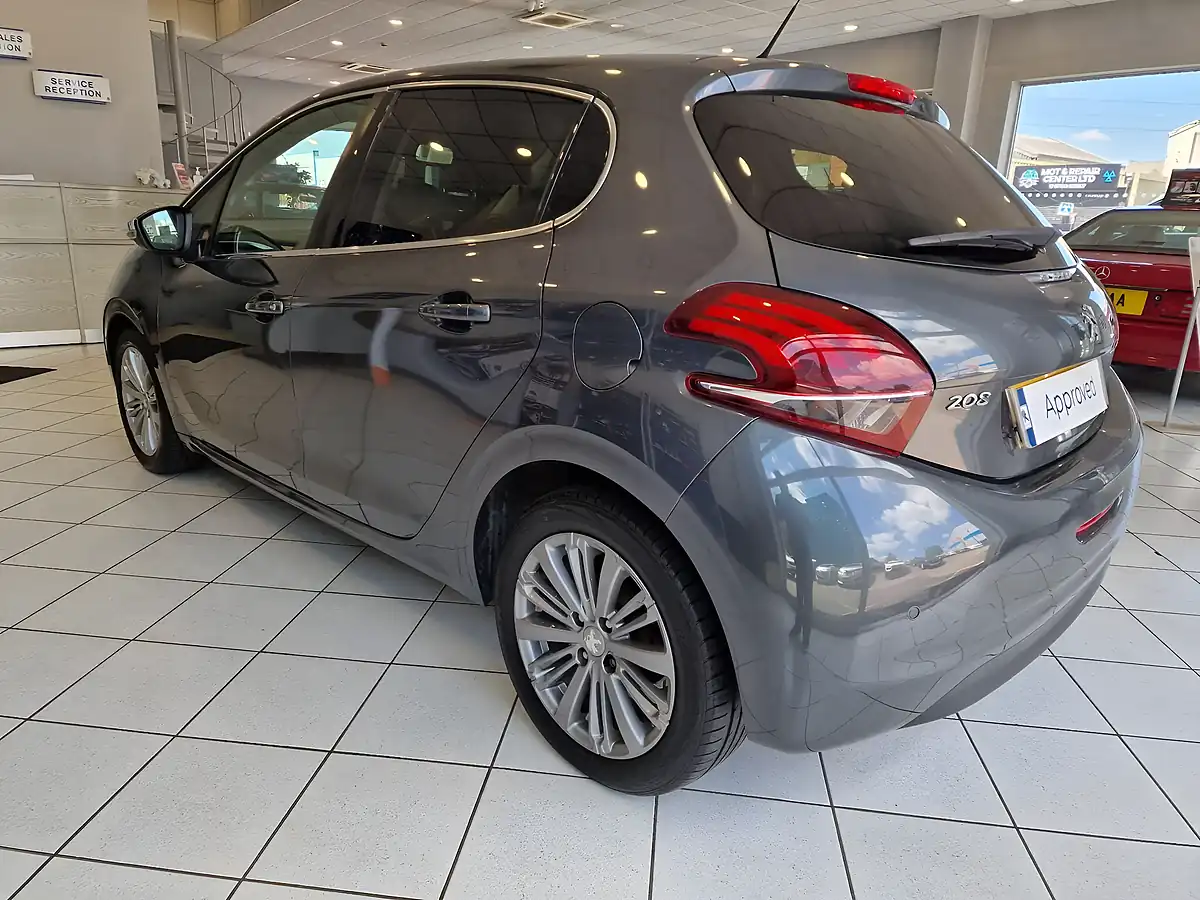 Used 2015 Peugeot 208 Allure Grey - Interior and Exterior details 4