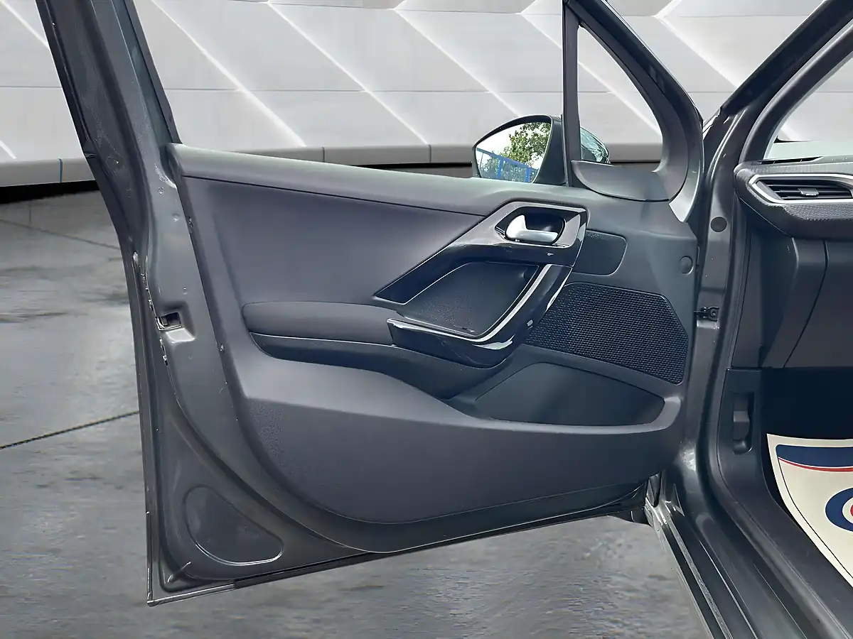 Used 2015 Peugeot 208 Allure Grey - Interior and Exterior details 17