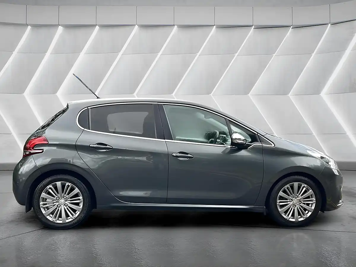 Used 2015 Peugeot 208 Allure Grey - Interior and Exterior details 4