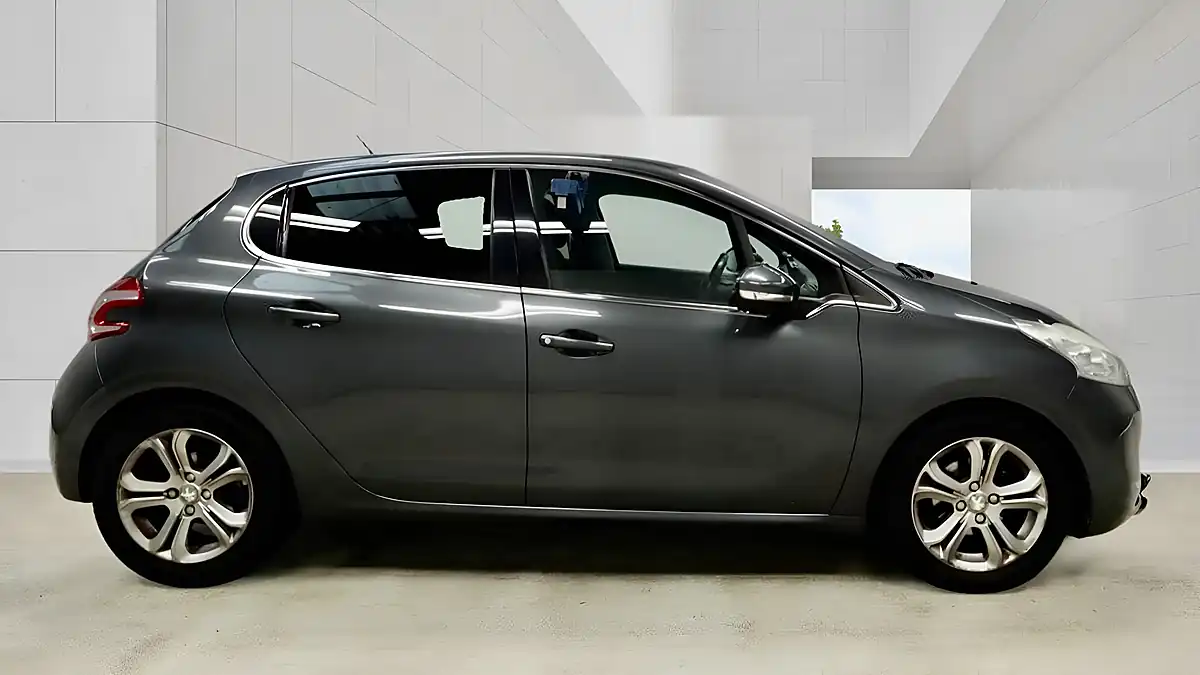 Used 2015 Peugeot 208 Allure Grey - Interior and Exterior details 8